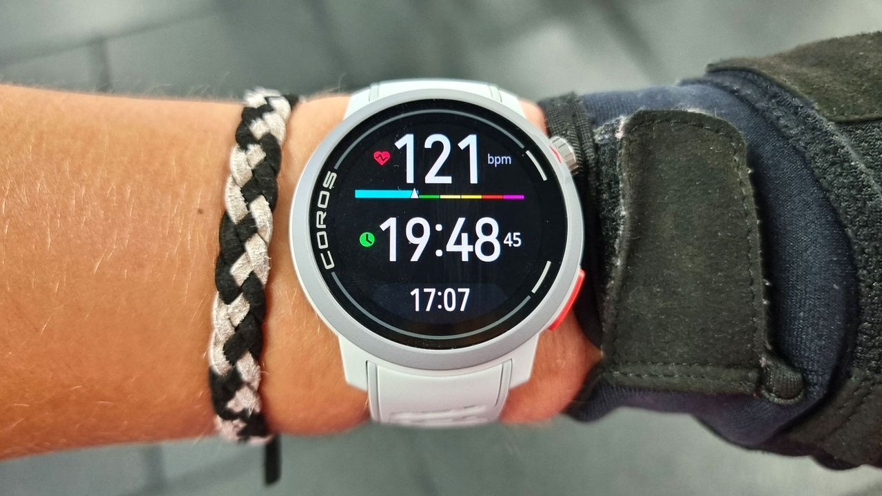 A close-up picture of real-time workout stats displayed by our reviewer's Coros Pace Pro watch