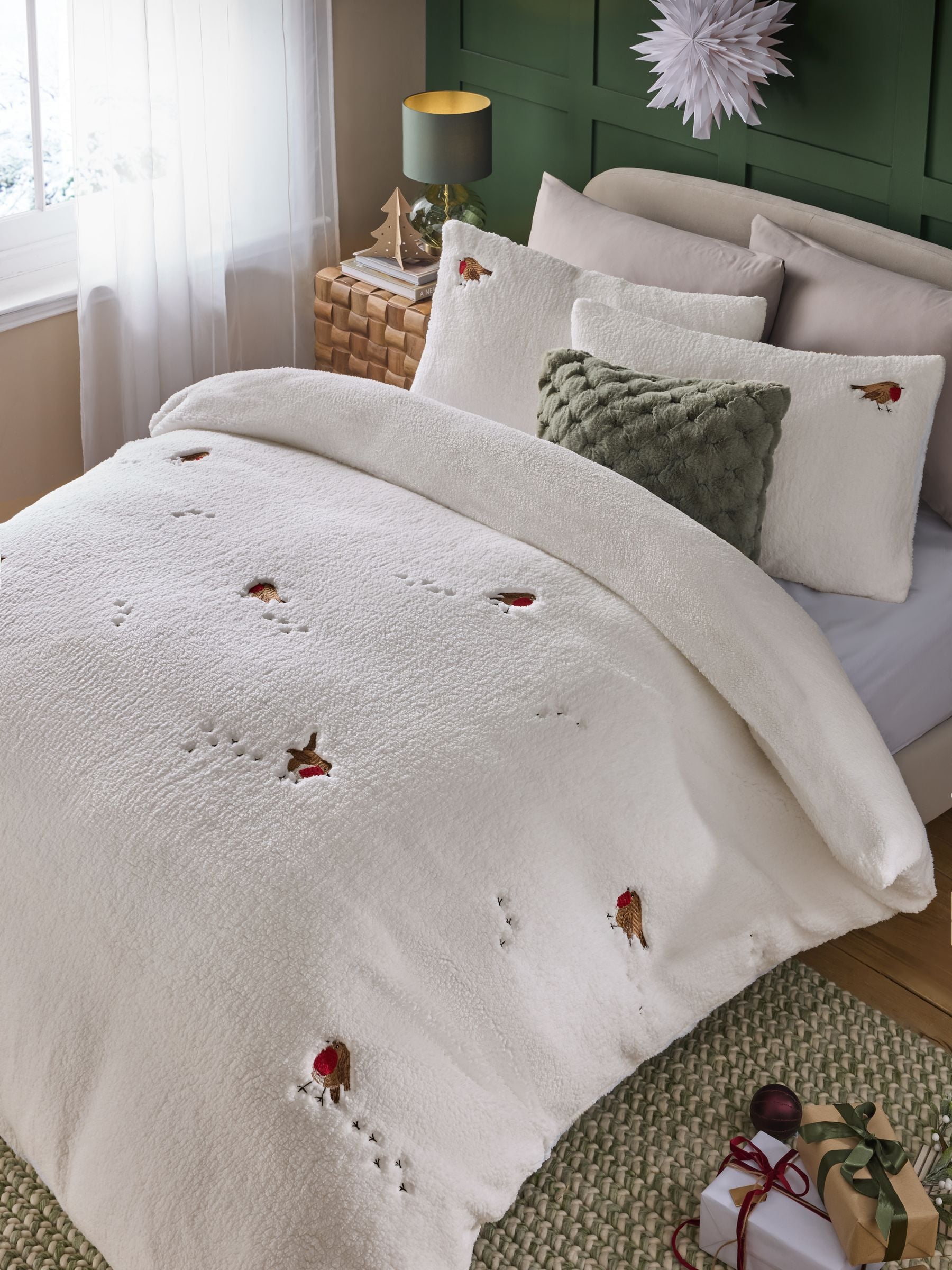 White Christmas Robin Fleece Duvet Cover and Pillowcase Set