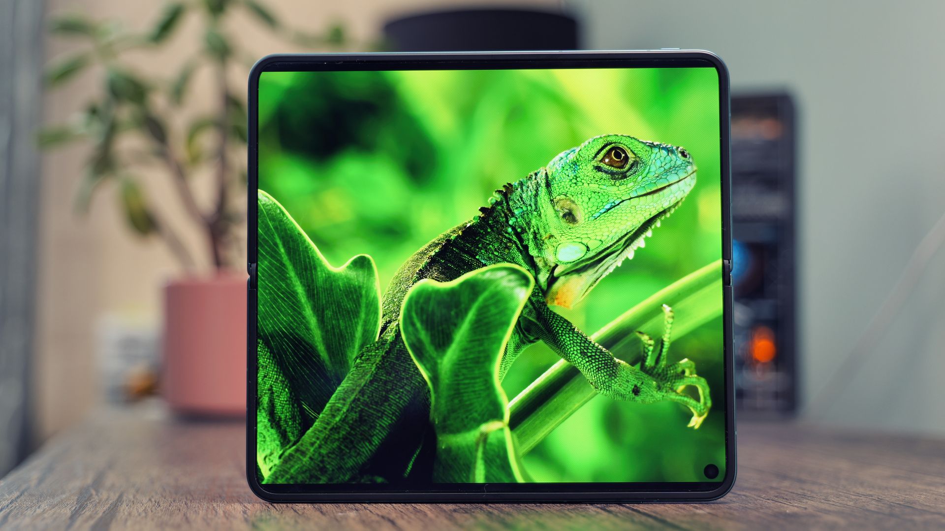 Vivo X Fold 6 playing HDR content on main display