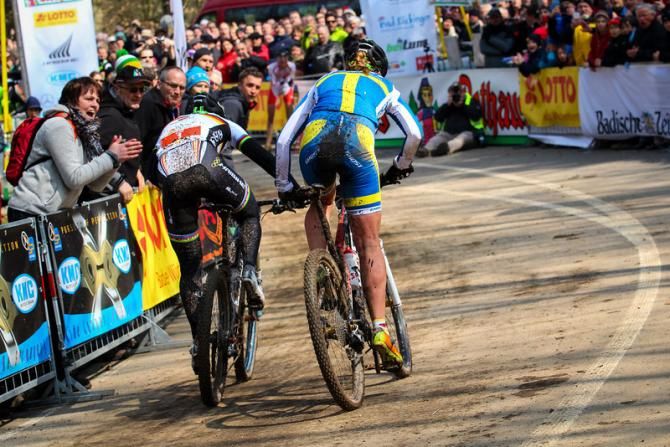 Sabine Spitz and Alexandra Engen sprint for third