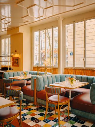Overview of Public House Paris, boasting colorful flooring and seating