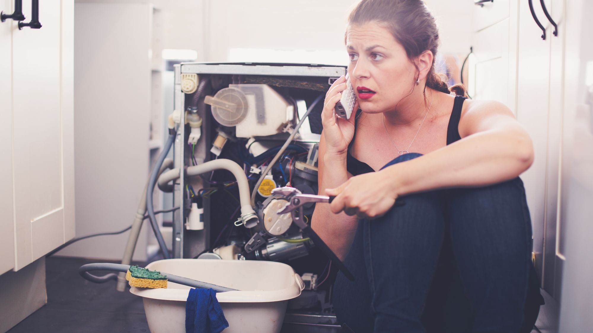 How to fix a leaking washing machine detergent tray