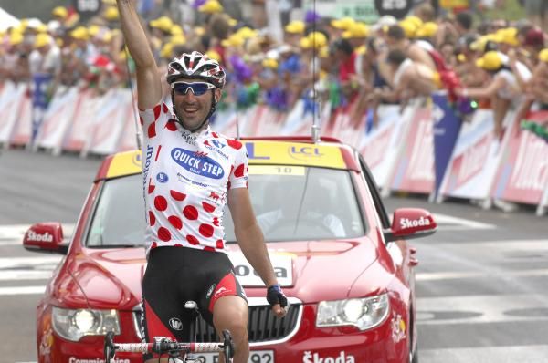 J&eacute;r&ocirc;me Pineau (Quick Step) celebrates his teammate Chavanel's victory