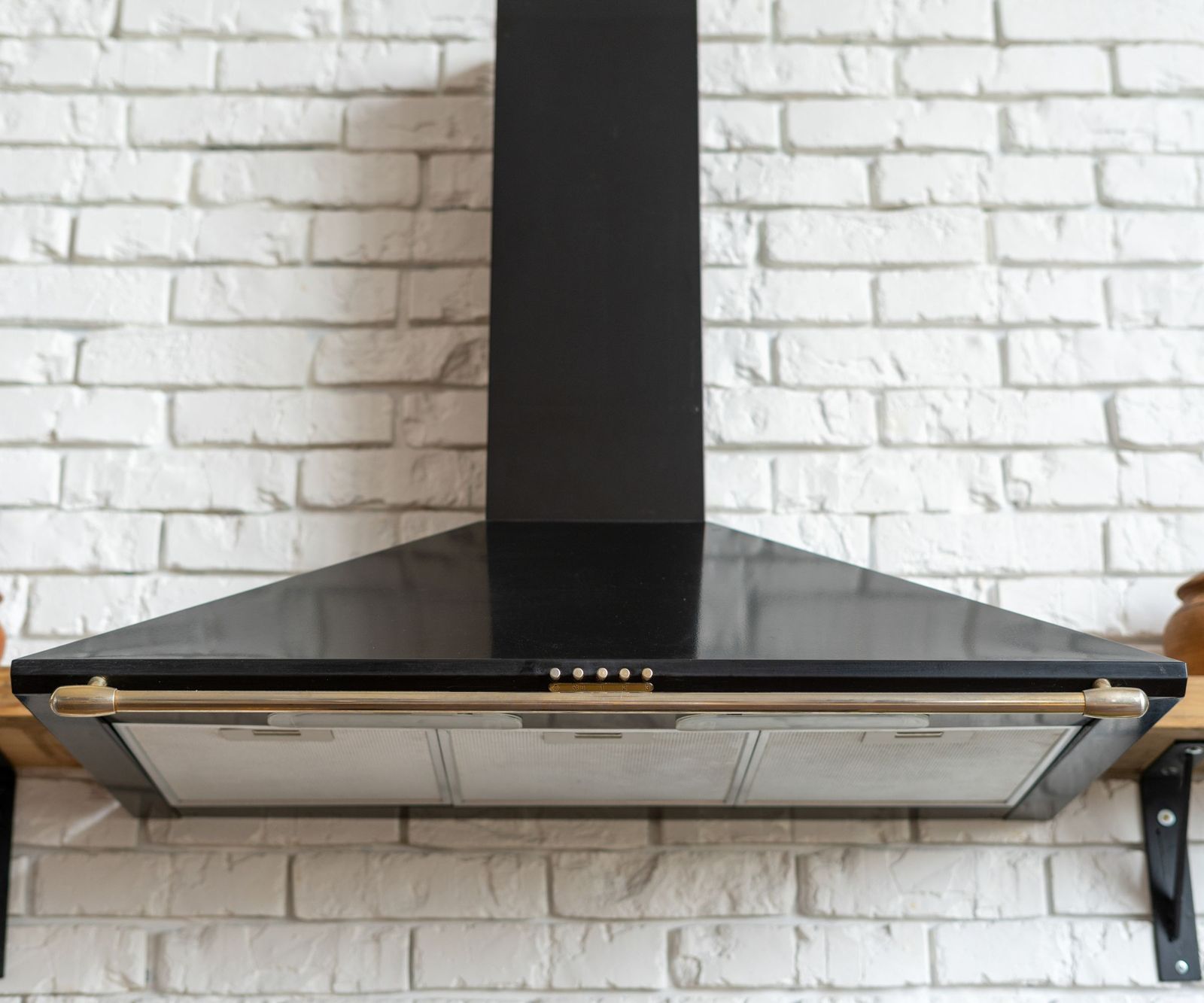 How to clean a range hood with expert tips