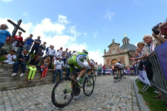 Photographers were grateful to have the Kapelmuur back in their shots...