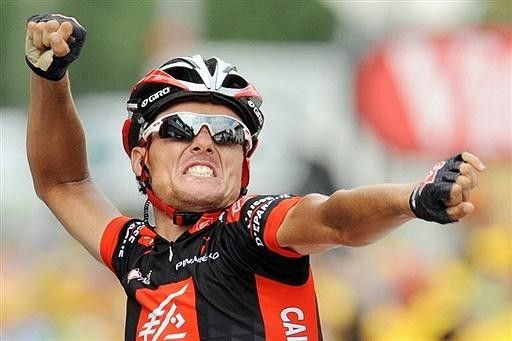 Luis Le&oacute;n S&aacute;nchez (Caisse d'Epargne) punches the air with delight after netting his team's second stage win at this Tour.