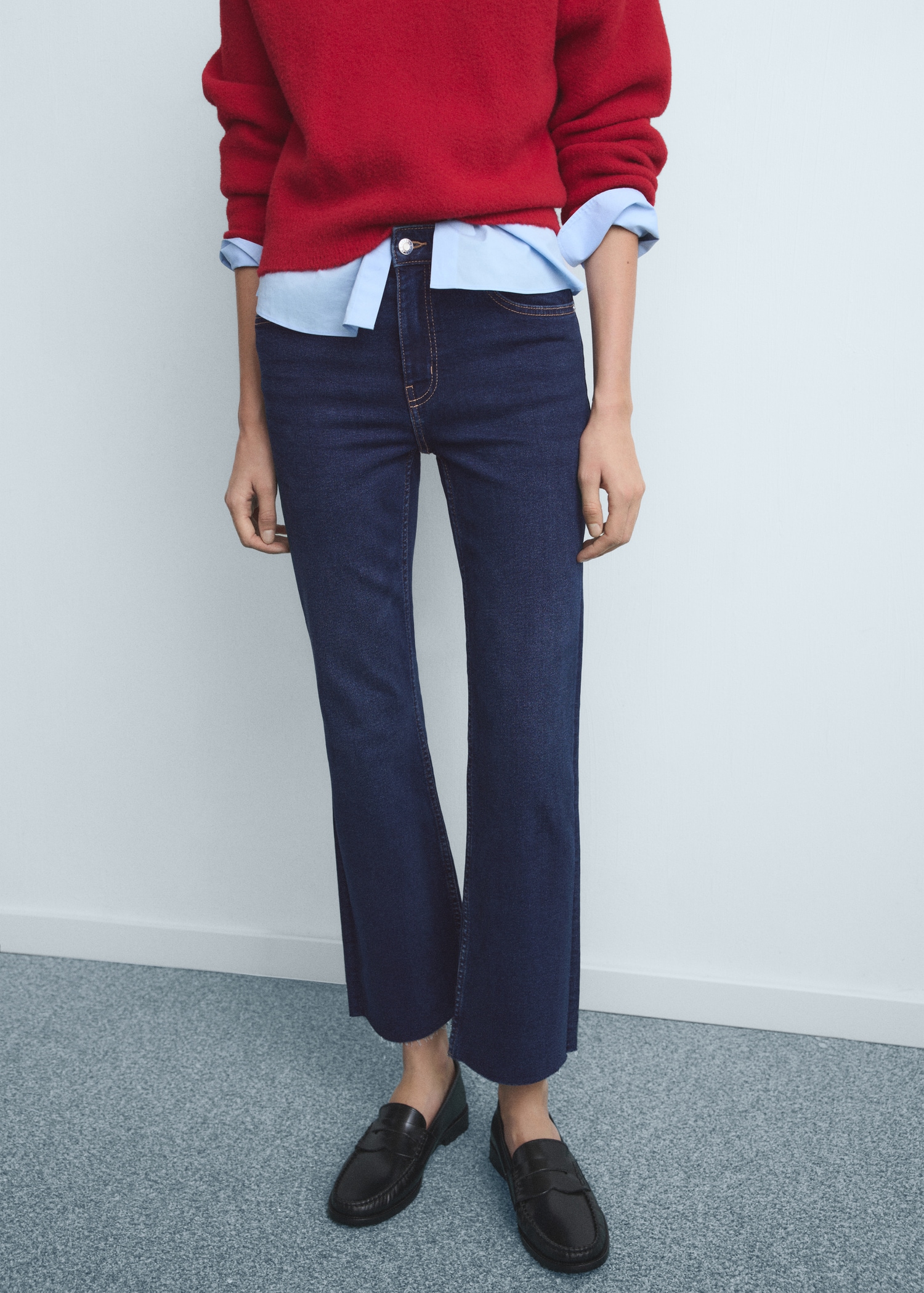 Sienna Flared Cropped Jeans - Women | Mango United Kingdom