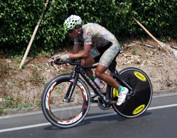 Fernando Camargo extended his overall lead