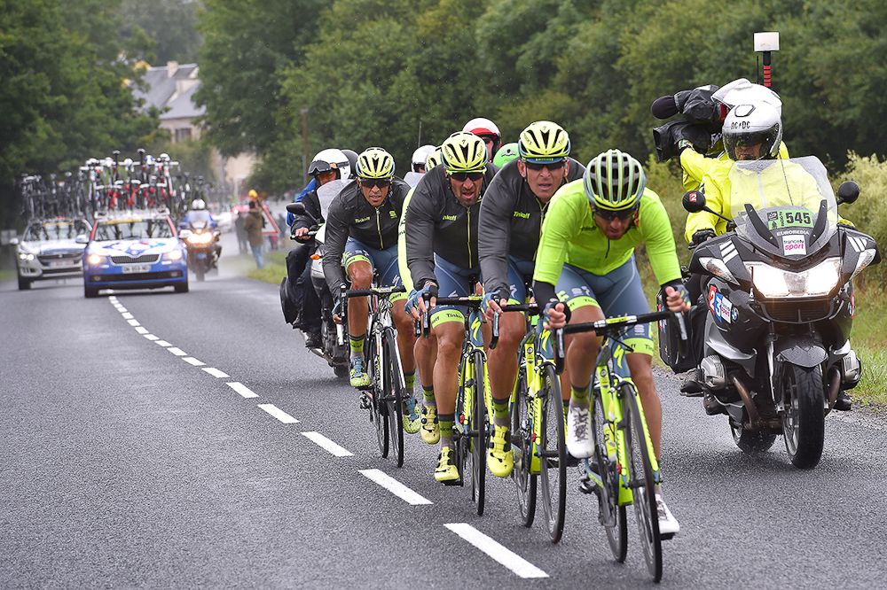 Tinkoff riders pace Alberto Contador back to the peloton during stage 2