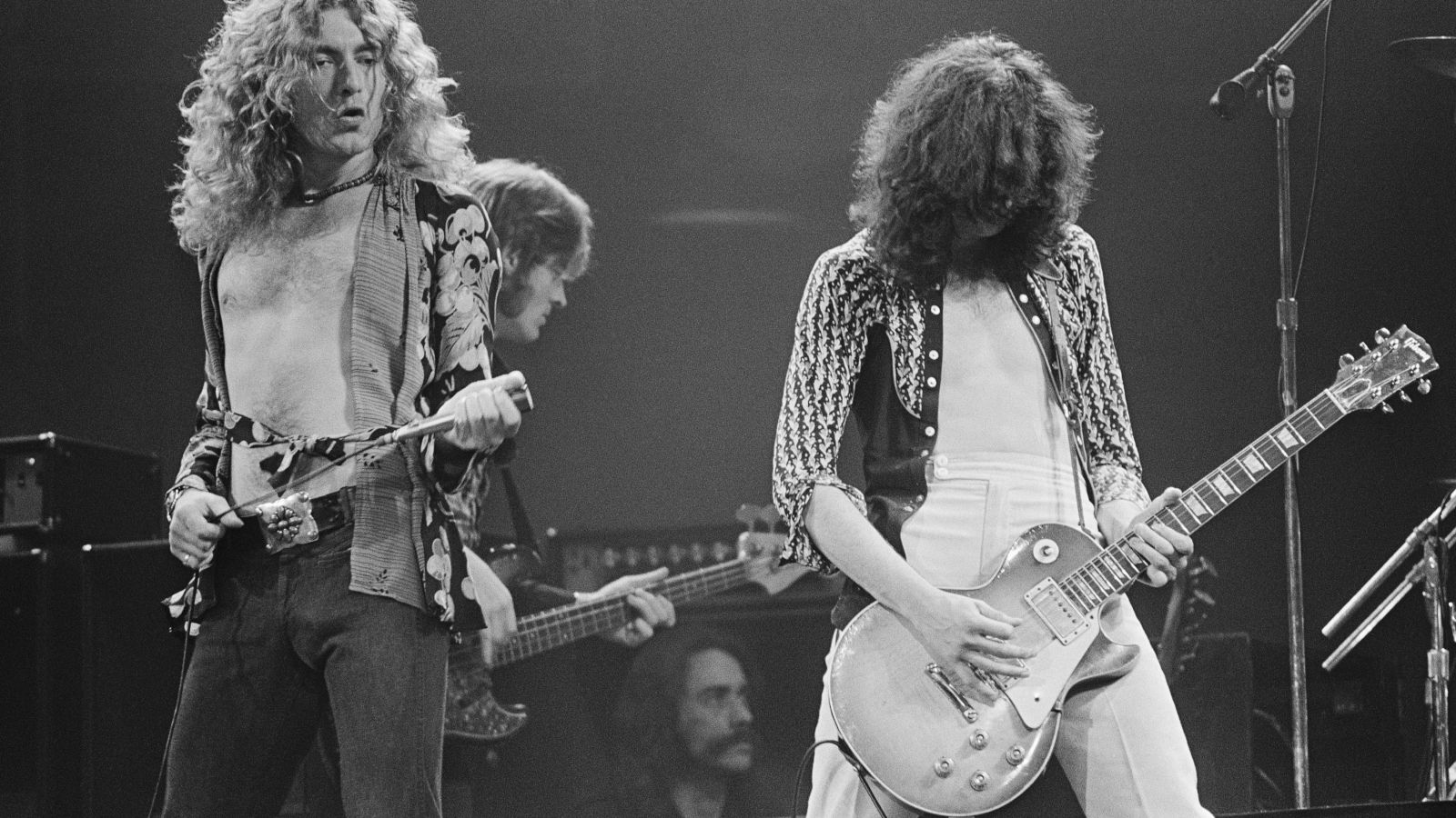 Led zeppelin слушать. Джимми пейдж, Роберт Плант и Джон пол Джонс. Группа led Zeppelin Роберт Плант, Джон. Джон пол Джонс 1975. Роберт Плант 1970s.