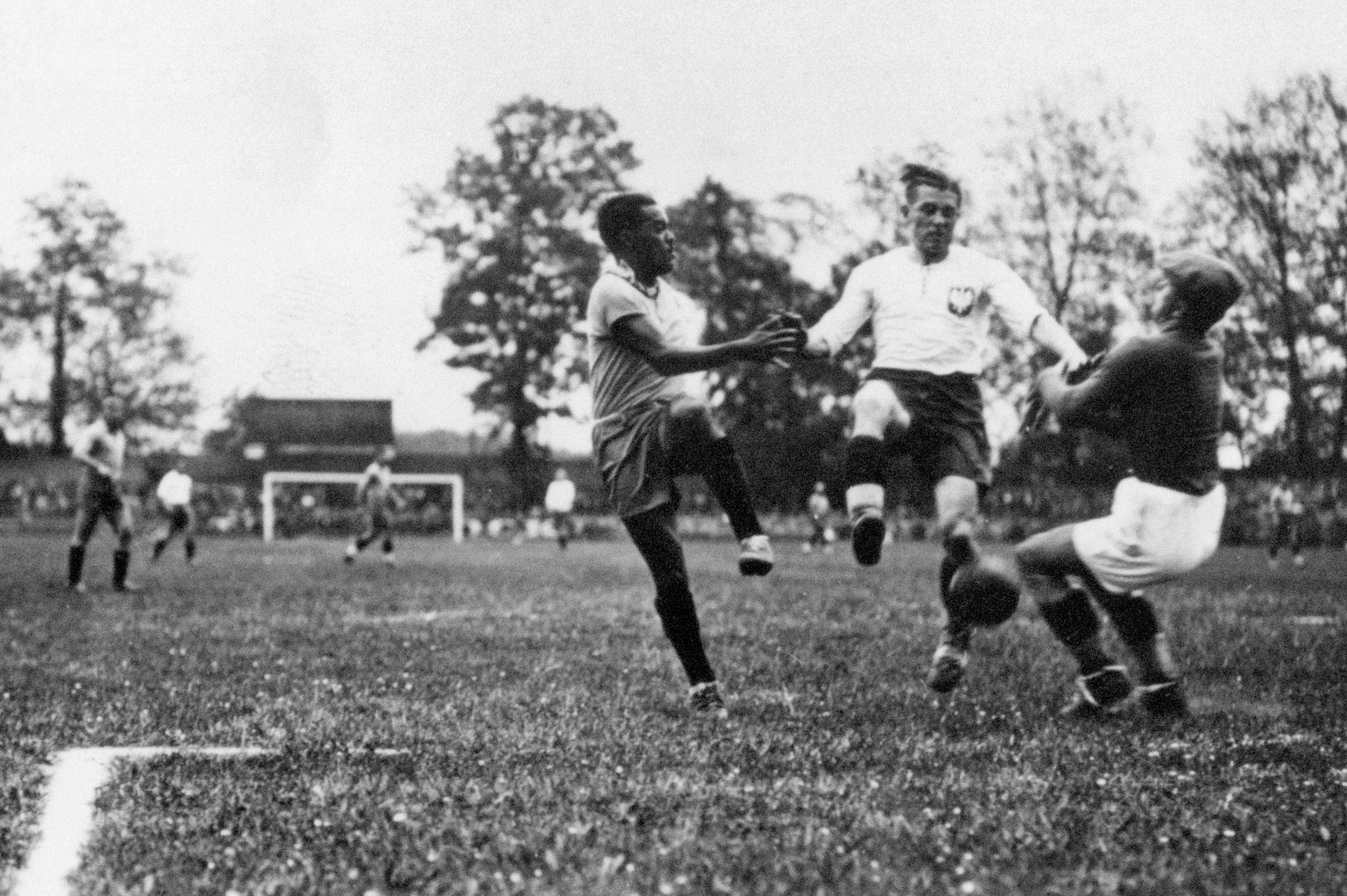 Leônidas scores for Brazil against Poland at the 1938 World Cup.