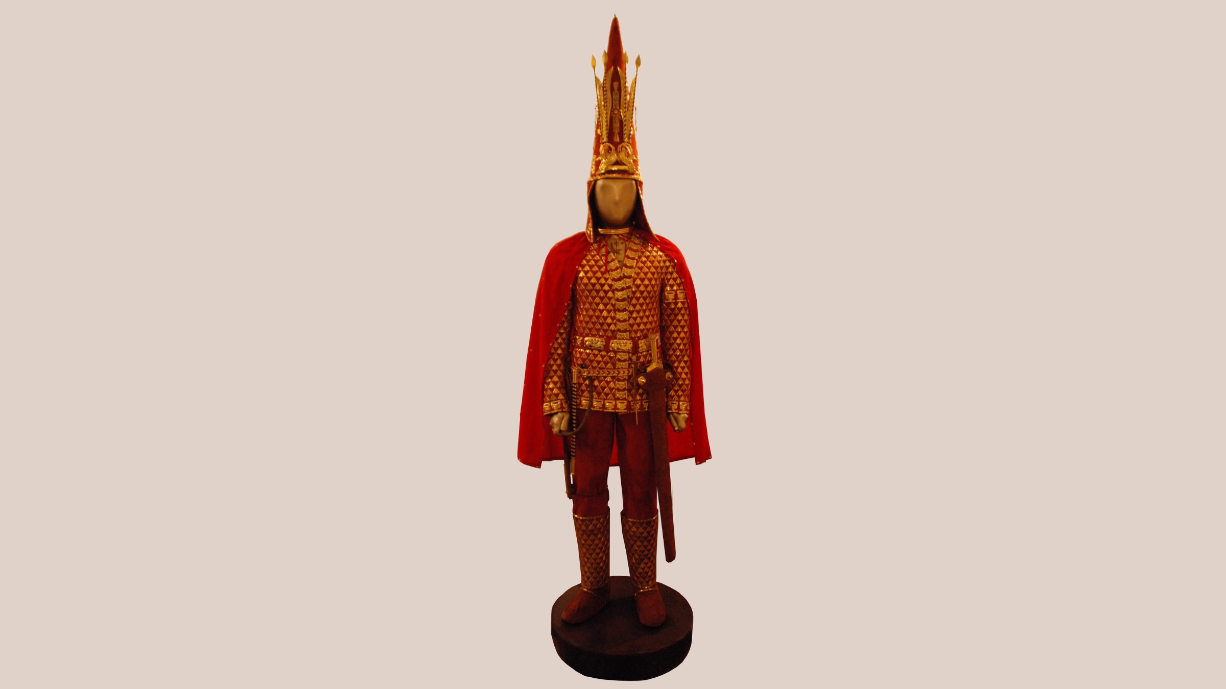 Reconstruction of the "Golden Man," whose red suit was covered in gold.