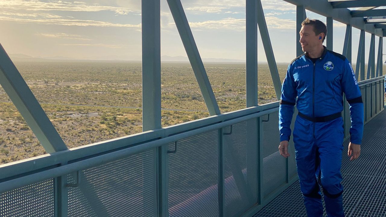 Glen de Vries is pictured before boarding the New Shepard capsule on Oct. 13, 2021.