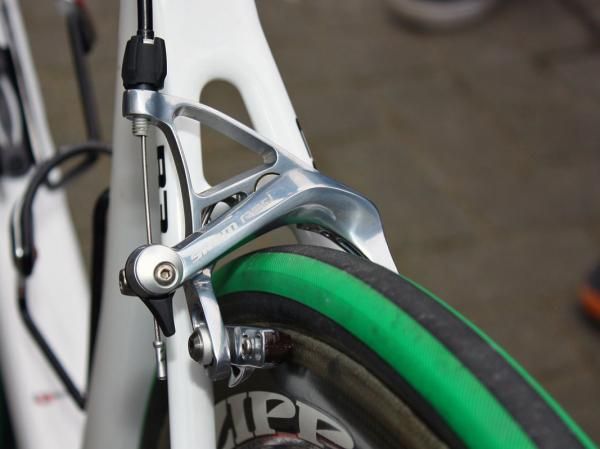 Clearance around the seat stay bridge is fairly generous as well considering the size of the rubber installed.