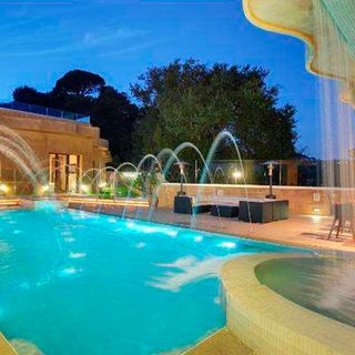 rihanna house pool