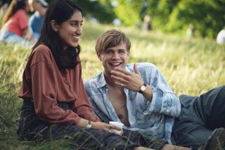 One Day episode 3 - One Day on Netflix is a romance drama starring Leo Woodall and Ambika Mod.