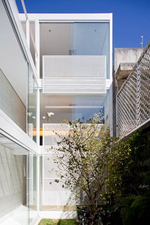 Natural illumination and ventilation conditioned the emphasis on a central garden
