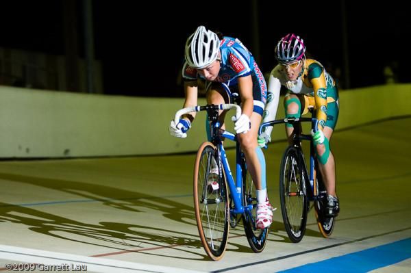 Hanan Alves-Hyde and Julia Manley form the winning break in the Women's Scratch Race.