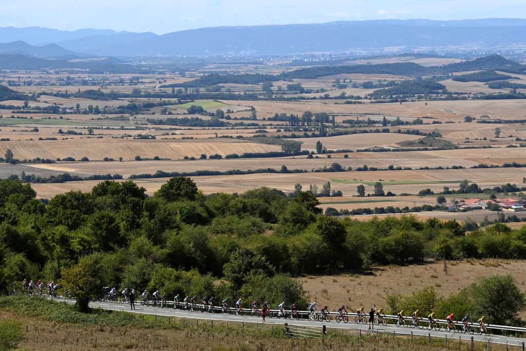 LAGUARDIA SPAIN AUGUST 23 A general view of the peloton competing during the 77th Tour of Spain 2022 Stage 4 a 1524km stage from VitoriaGasteiz to Laguardia 627m LaVuelta22 WorldTour on August 23 2022 in Laguardia Spain Photo by Justin SetterfieldGetty Images