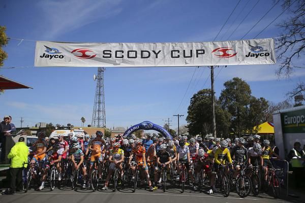The peloton waits for the start of Stage 4