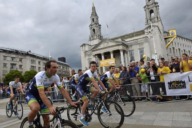 Orica-GreenEdge parade the streets in Leeds