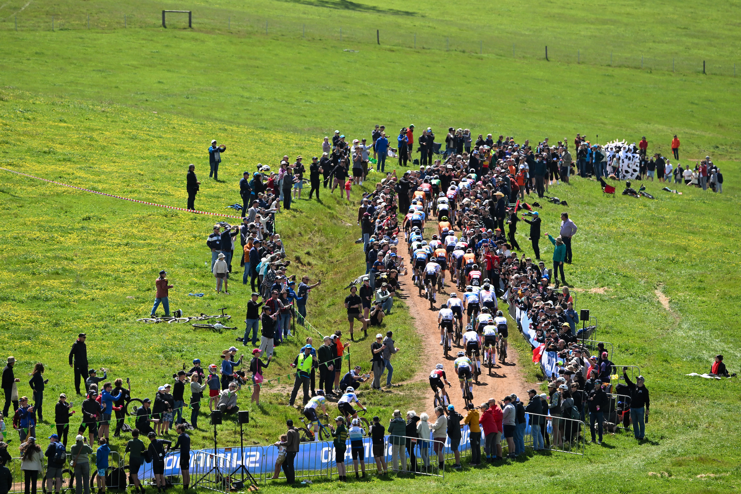 Picture by Zac Williams/SWpix.com - 11/10/2026 - Cycling - 2026 UCI Gravel World Championships - Nannup, Western Australia, Australia - Men&amp;rsquo;s Elite - The peloton