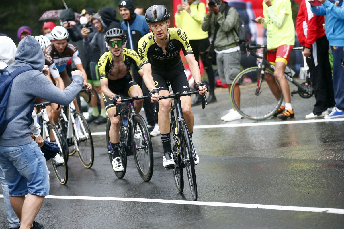 Adam Yates loses time during stage 3 at the Giro d'Italia