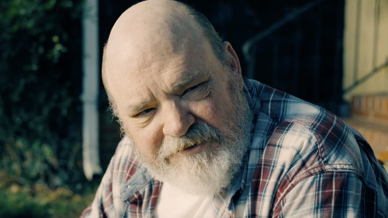 Jonathan Kent (Pruitt Taylor Vince) speaks to Clark in Superman