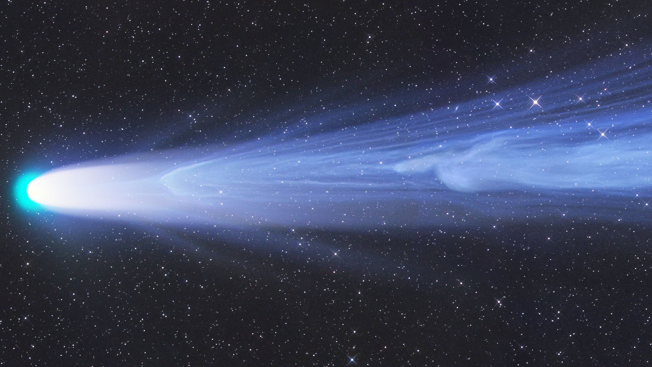 Blazing comet tail is whipped by solar winds in astonishing