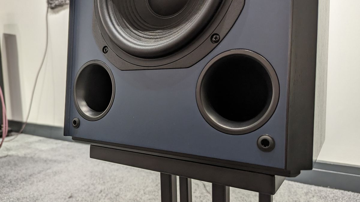 Speaker system: JBL 4305P Studio Monitor