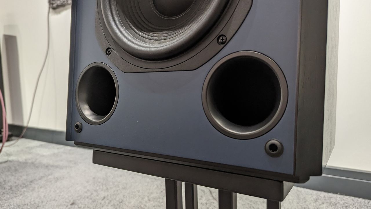Speaker system: JBL 4305P Studio Monitor