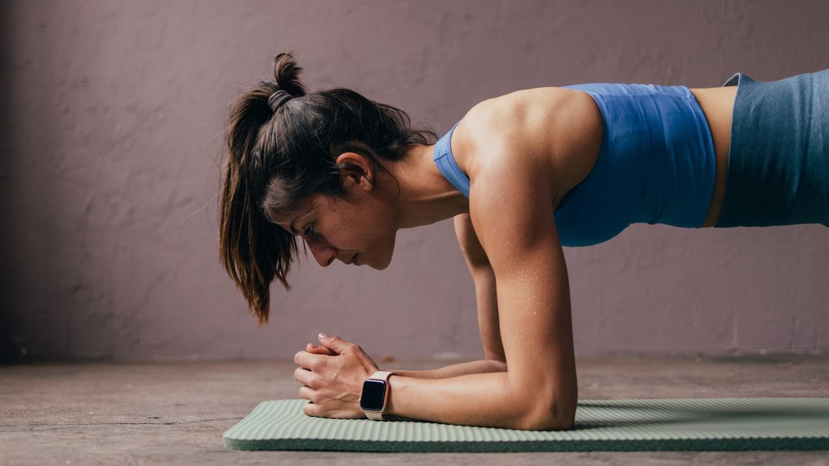 Plank twist: How to do it and the benefits for sculpting a strong