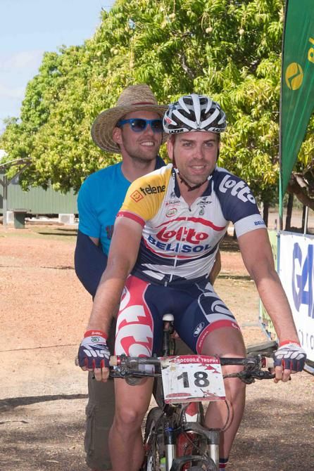 Sander Cordeel assisting team mate Maarten Neyens at today&rsquo;s time trial start.