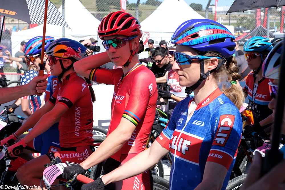 Catharine Pendrel (Clif Pro Team) and Annika Langvad (Specialized) at the start