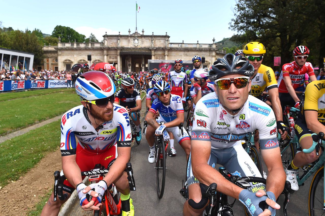 Luca Paolini and Alessandro Petacchi wait for the start