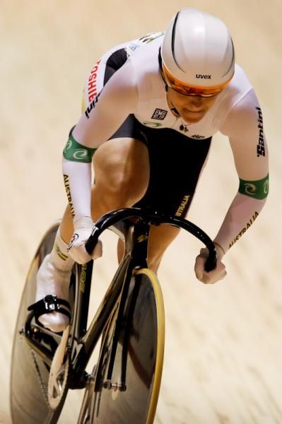 Anna Meares on her way to a world record in the flying 200