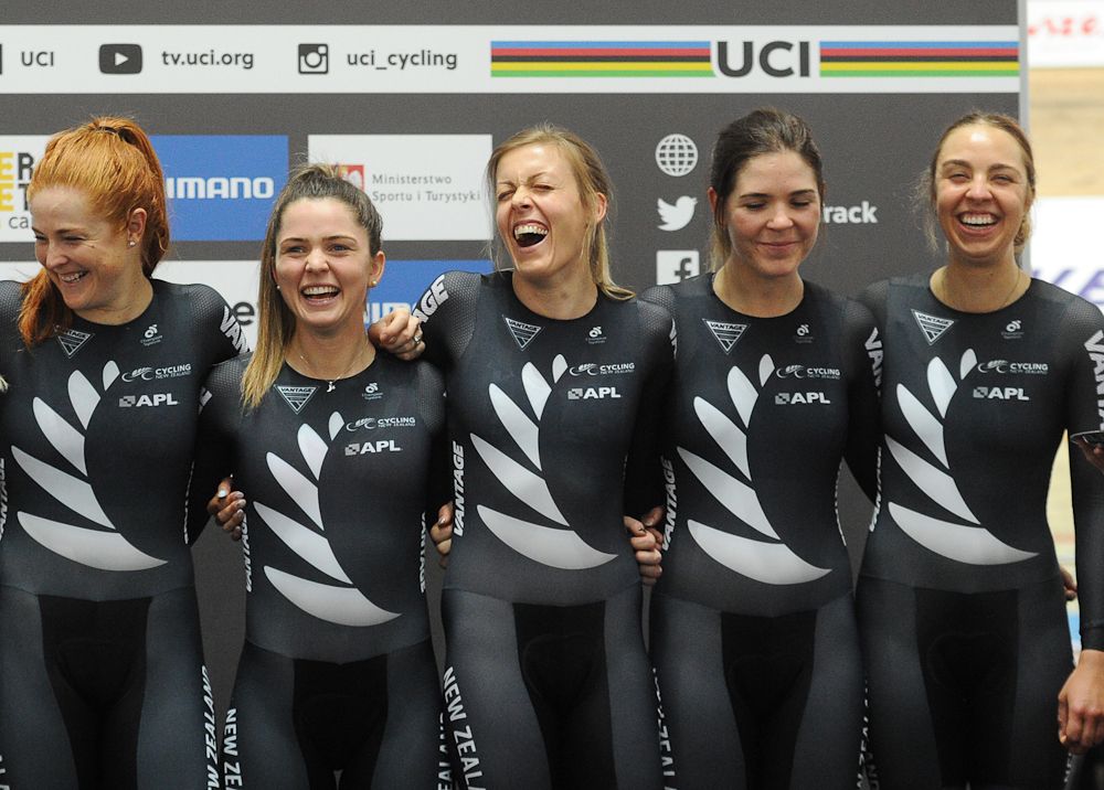Team New Zeland's Michaela Drummond, Bryony Bothe, Holly Edmondston, Kirstie James and Rushlee Buchanan celebrate their bronze medal during the award ceremony after the Women's Team Pursuit