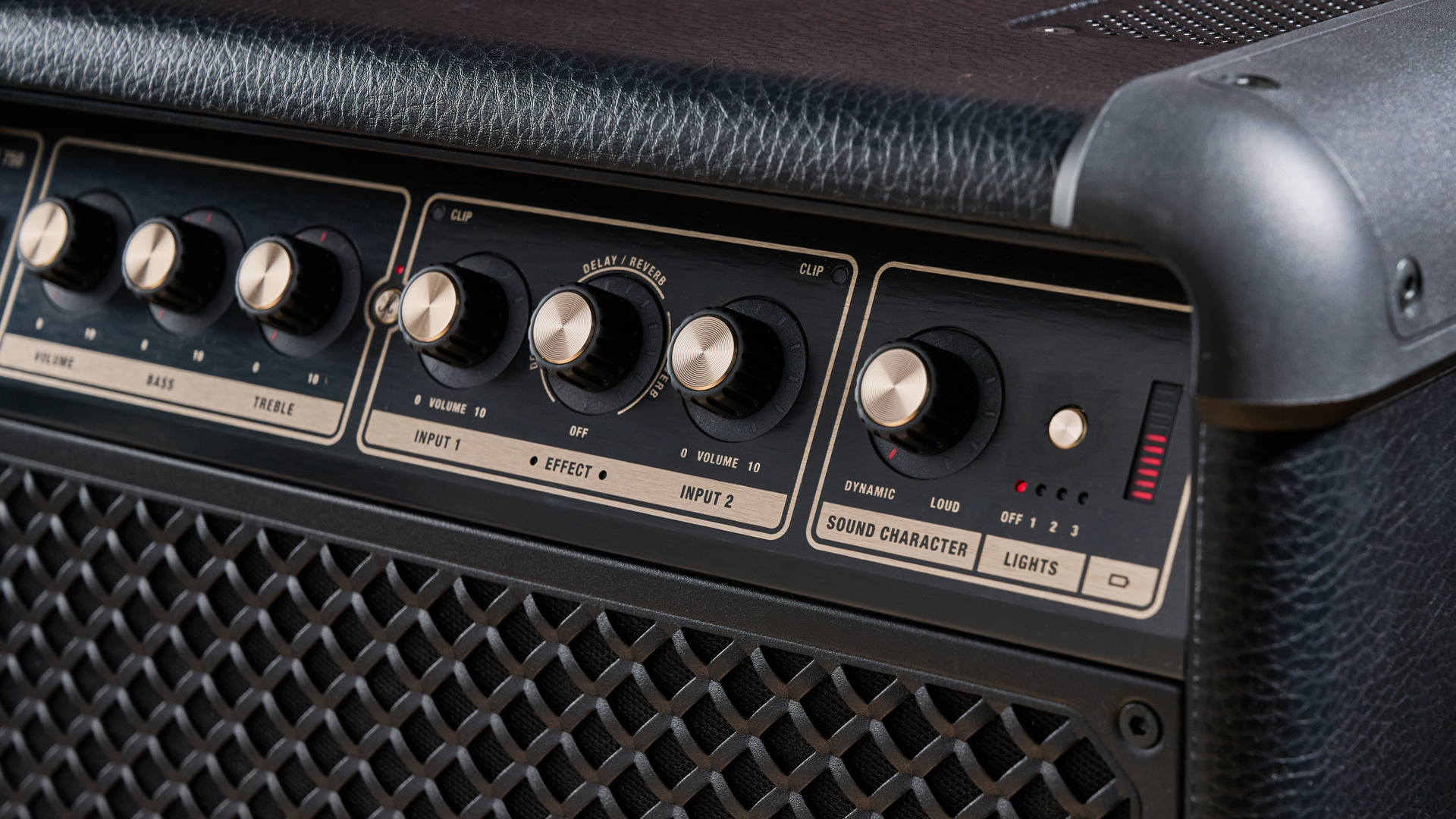 Control knobs on the Marshall Bromley 750
