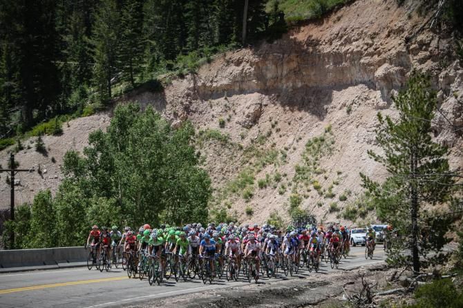 The peloton on the way up the first KOM climb
