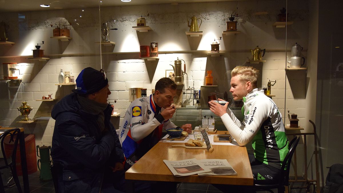 Lunch stop with Niki Terpstra