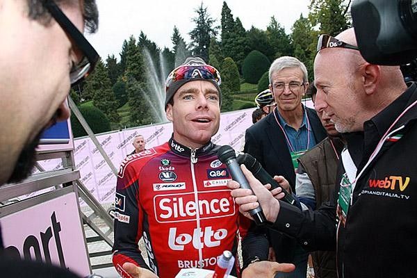 Cadel Evan (Silence Lotto) chats with journalists in the start in Varese