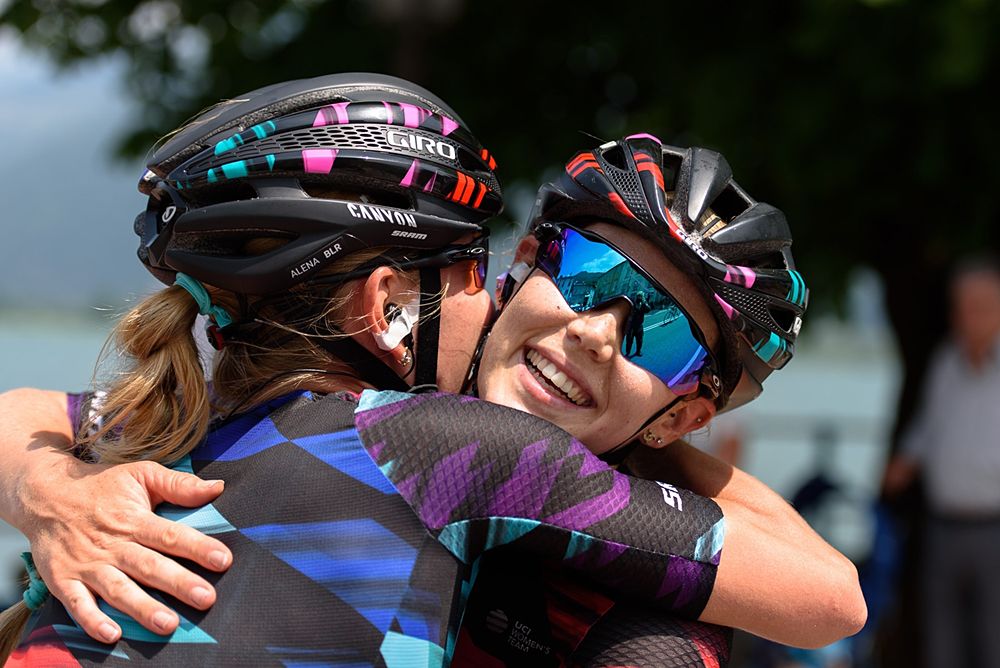 Tiffany Cromwell (CANYON//SRAM Racing) wins the sprint finish to Giro Rosa 2016 - Stage 4