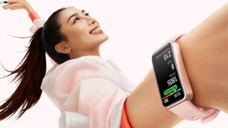Meet the new Huawei Band 9 lightweight fitness tracker.