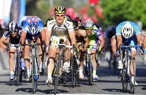Heads down for Kenny Van Hummel (Skil - Shimano) and Mattia Gavazzi (Colnago - CSF Inox), head up for stage winner Andr&eacute; Greipel (Team HTC - Columbia).