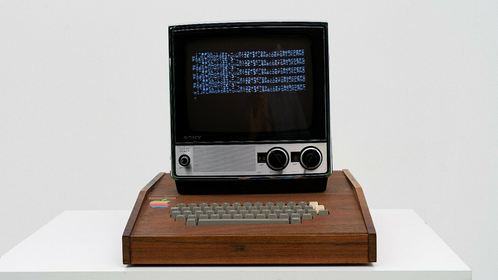 Apple-1 wooden computer possibly hand-built by Steve Jobs could be yours -  CNET