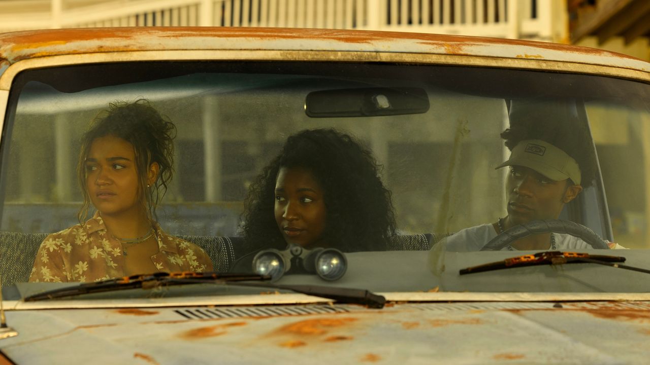 Madison Bailey as Kiara, Carlacia Grant as Cleo, Jonathan Daviss as Pope in episode 403 of Outer Banks