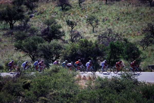 The group containing Nibali climbs together