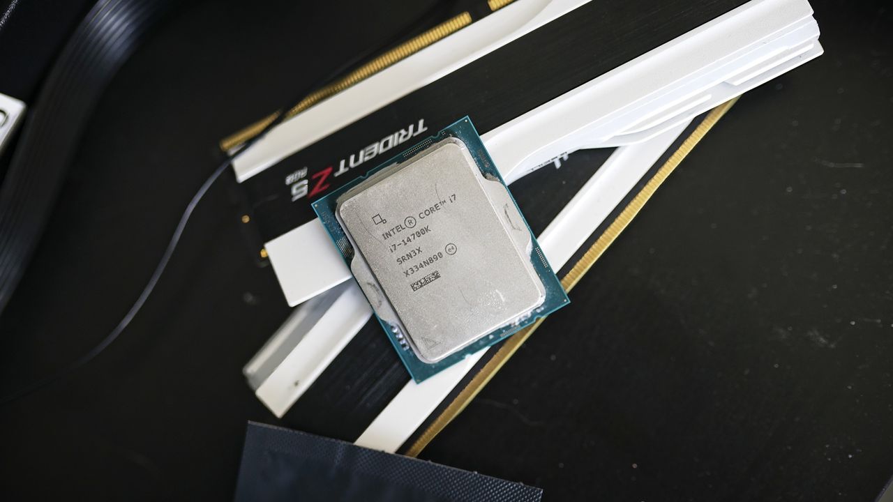 Intel keeps Raptor Lake for years amid DDR5 demand