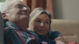 Bridget and Bridget's father Colin (Renee Zellweger and Jim Broadbent) at a hospital in Bridget Jones: Mad About The Boy