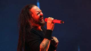 Jonathan Davis singing on stage
